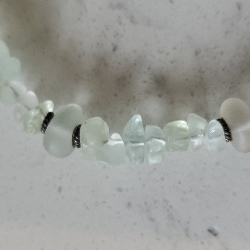 Beautiful sage green and white seaglass 7" bracelet - Picture 2 of 4